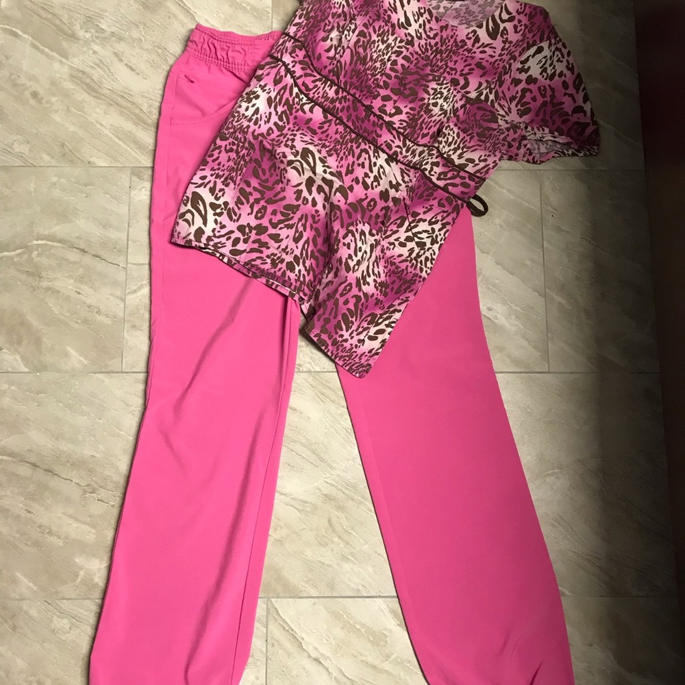 Scrub set